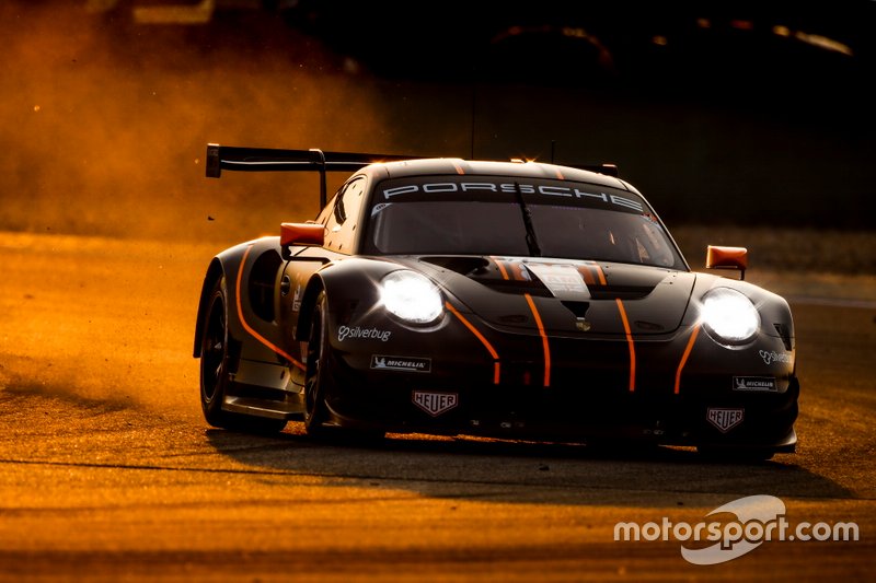 #86 Gulf Racing Porsche 911 RSR: Michael Wainwright, Benjamin Barker, Andrew Watson