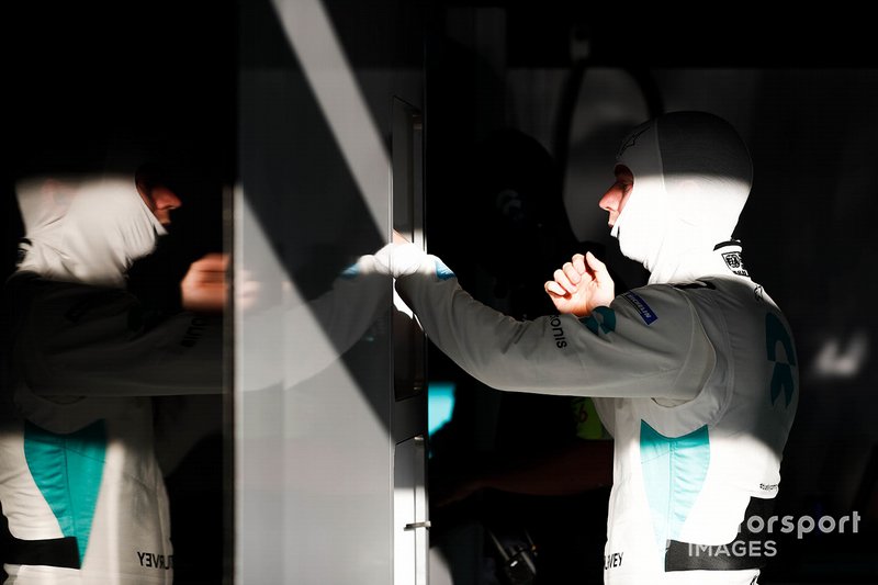 Oliver Turvey, NIO 333 in the garage