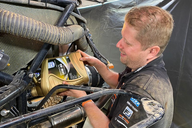 #347 Jefferies and Maxxis Dakar Team: Tim Coronel, Tom Coronel