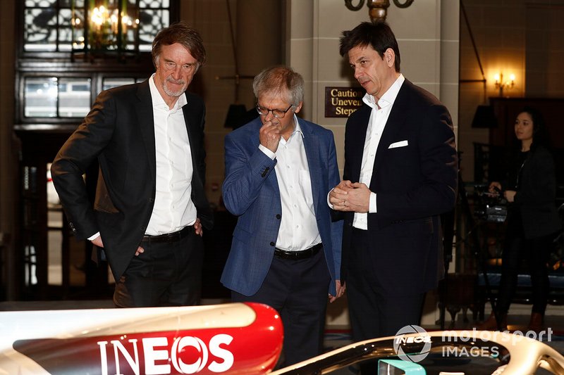 Sir Jim Ratcliffe presidente y director general del grupo químico Ineos y Toto Wolff, Director Ejecutivo (Negocios), Mercedes AMG