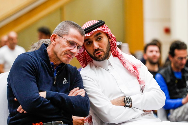 Abdulaziz bin Turki Al Saud en Yann le Moenner, directeur ASO
