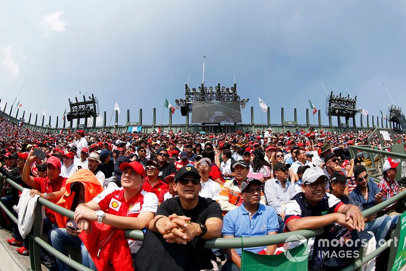 Fans en las gradas del Hermanos Rodríguez
