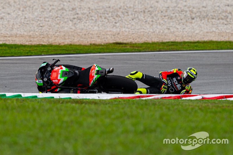 Sturz: Andrea Iannone, Aprilia Racing Team Gresini