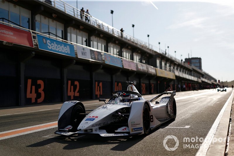 Edoardo Mortara, Venturi, EQ Silver Arrow 01 exits the pit lane