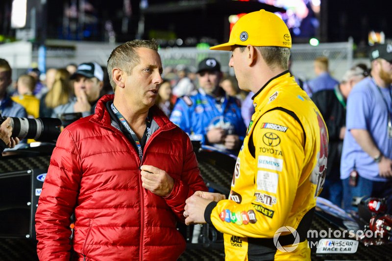 Kyle Busch, Joe Gibbs Racing, Toyota Camry M&M's Chocolate Bar, Greg Biffle