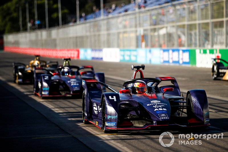 Robin Frijns, Envision Virgin Racing, Audi e-tron FE05, prova una partenza davanti a Sam Bird, Envision Virgin Racing, Audi e-tron FE05