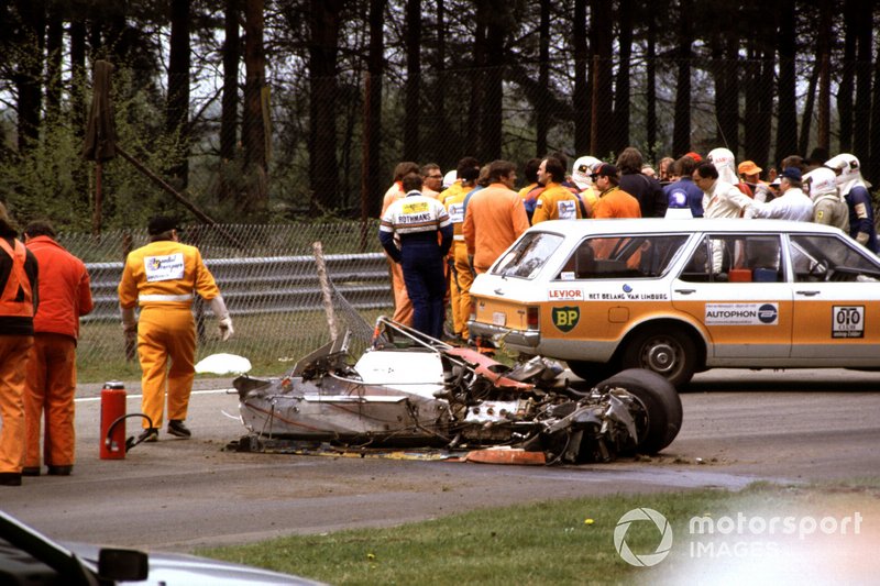 A temporada 1982 foi marcada pela triste morte de uma estrela. Villeneuve sofreu grave acidente na Bélgica, em Zolder, e não resistiu. Ao menos, a Ferrari voltou a vencer entre os construtores, pela sétima vez, sacramentando o título na última etapa, em Las Vegas. O campeão foi Keke Rosberg, de Williams.