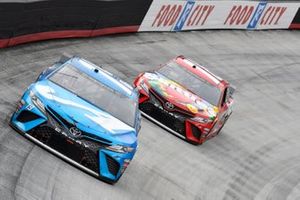 Martin Truex Jr., Joe Gibbs Racing, Toyota Camry Auto Owners Insurance, Kyle Busch, Joe Gibbs Racing, Toyota Camry Skittles