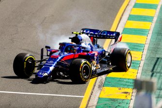 Alexander Albon, Toro Rosso STR14 na spin