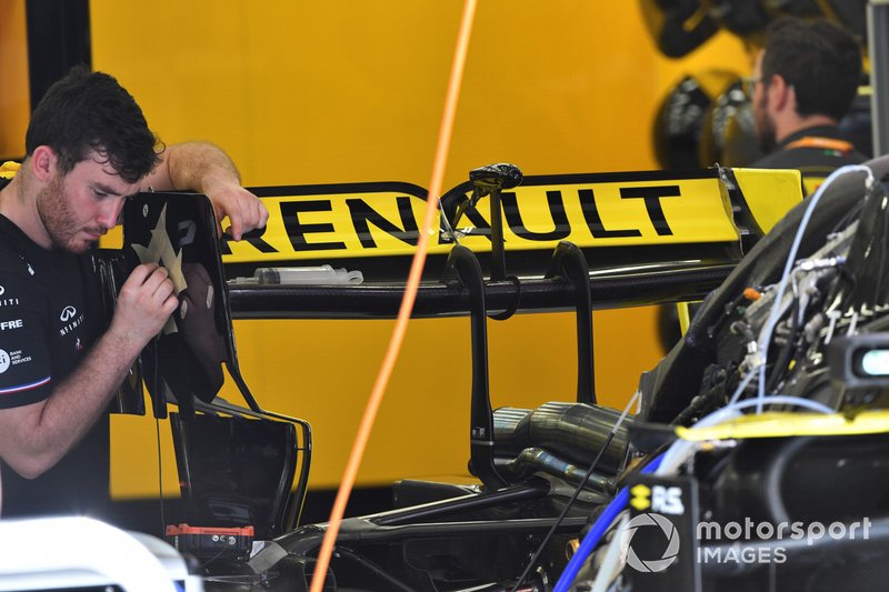Renault R.S.19 rear wing