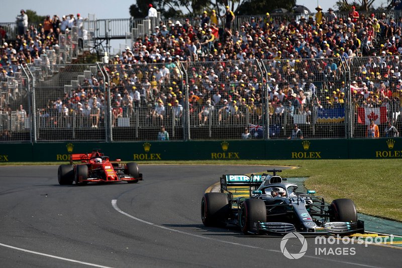 Lewis Hamilton, Mercedes AMG F1 W10, Sebastian Vettel, Ferrari SF90