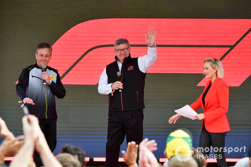 Mario Isola, Racing Manager, Pirelli Motorsport, e Ross Brawn, Managing Director del Motorsport, FOM, all'evento a Federation Square