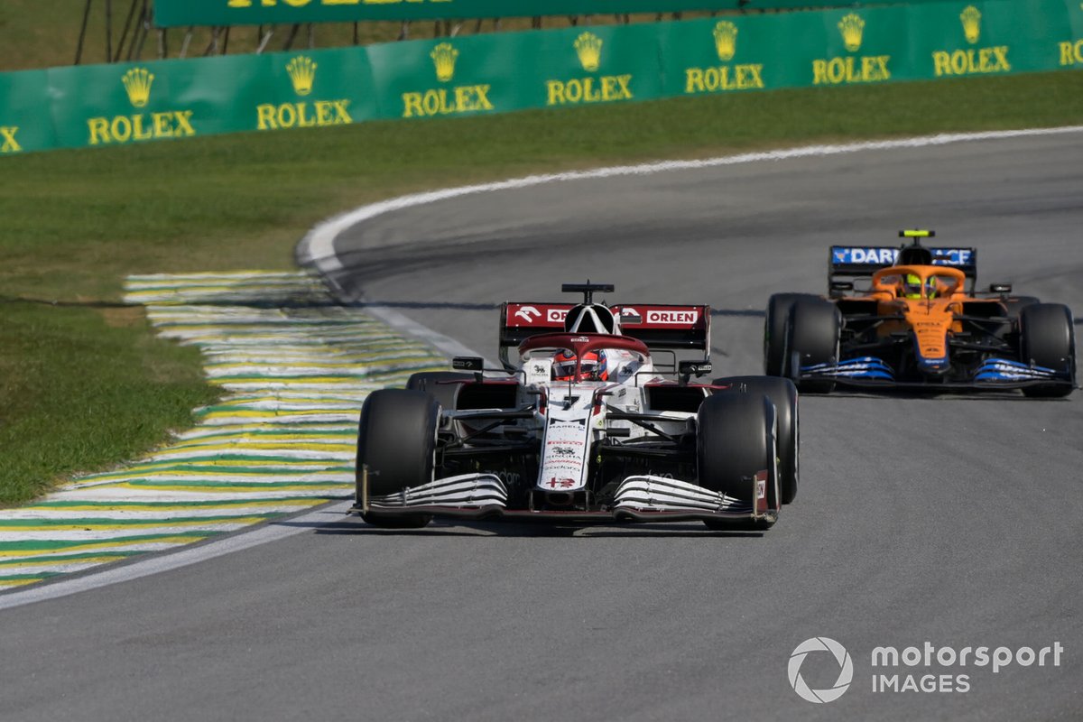 Kimi Raikkonen, Alfa Romeo Racing C41, Lando Norris, McLaren MCL35M