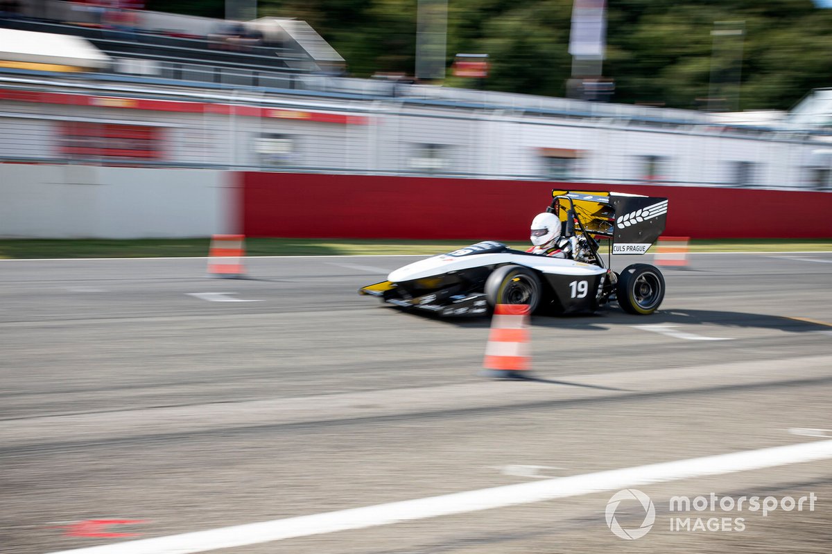 Formula SAE 2021, azione in pista