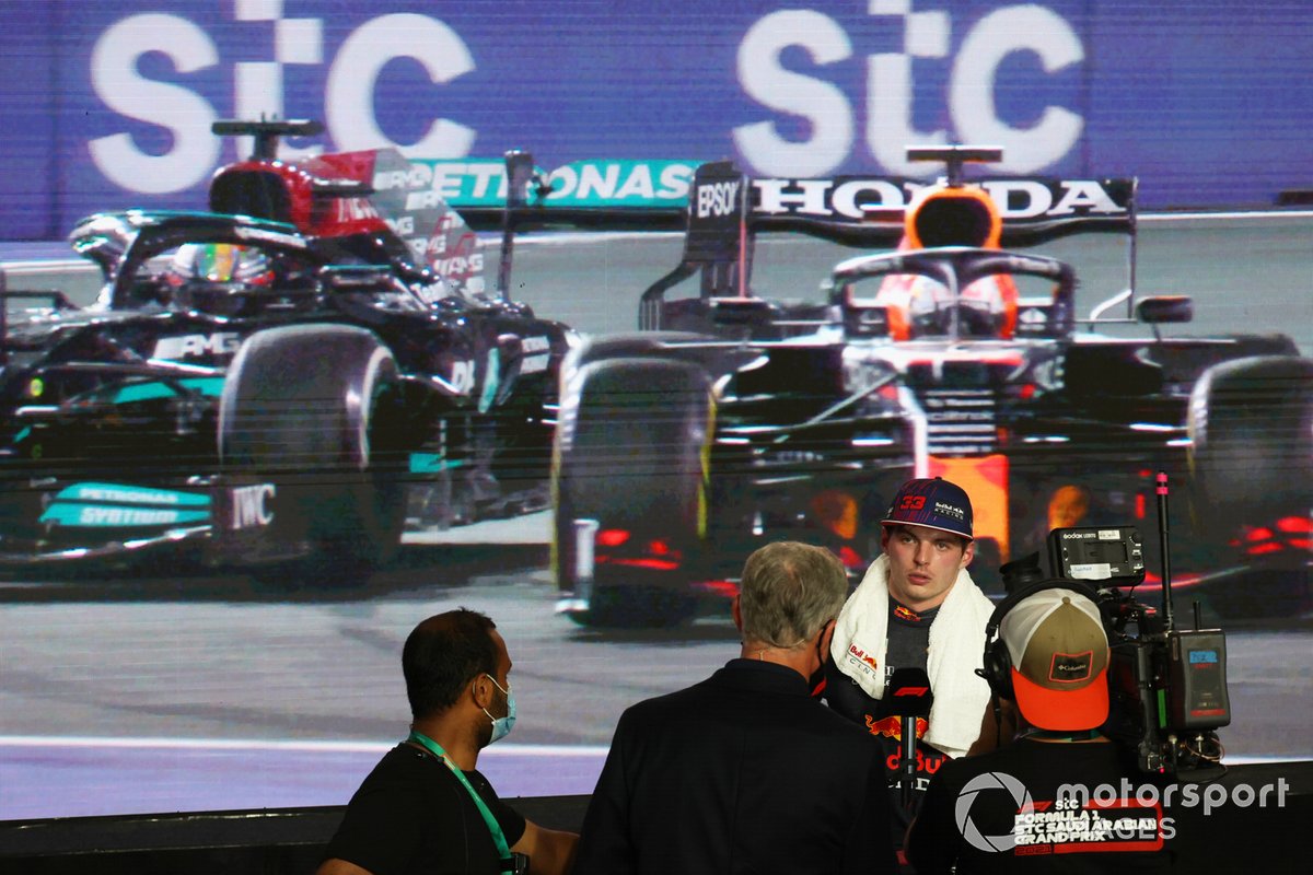 Max Verstappen, Red Bull Racing, 2ª posición, es entrevistado por David Coulthard, presentador de televisión