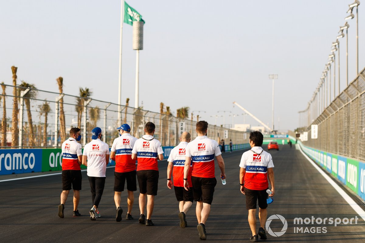 Nikita Mazepin, Haas F1, recorre la pista