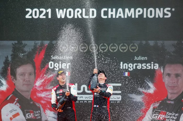 Ganadores y campeones Sébastien Ogier, Julien Ingrassia, Toyota Gazoo Racing WRT Toyota Yaris WRC