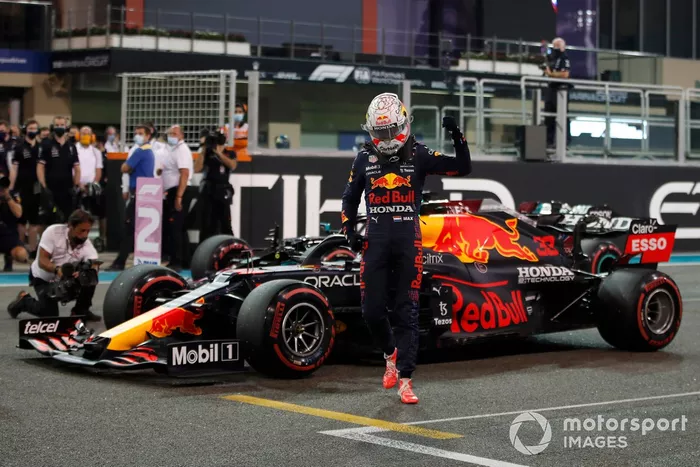 Ganador de la pole Max Verstappen, Red Bull Racing RB16B  
