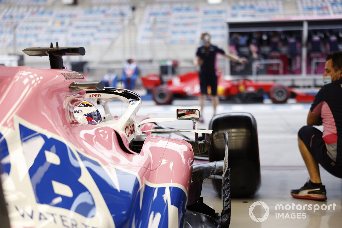 Серхио Перес, Racing Point RP20, готовится выехать на трассу