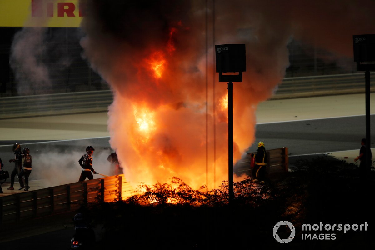 El monoplaza de Romain Grosjean, Haas VF-20 en llamas
