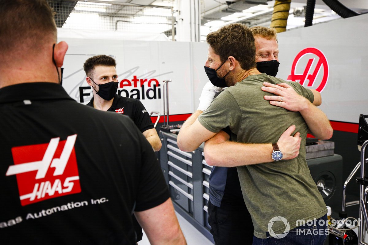 Romain Grosjean, Haas F1 retuns to the garage after his crash