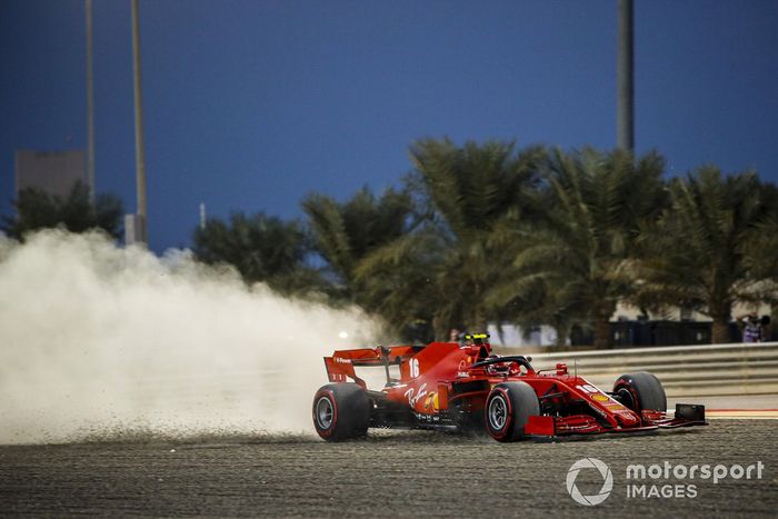 Charles Leclerc, Ferrari SF1000, se va a la grava