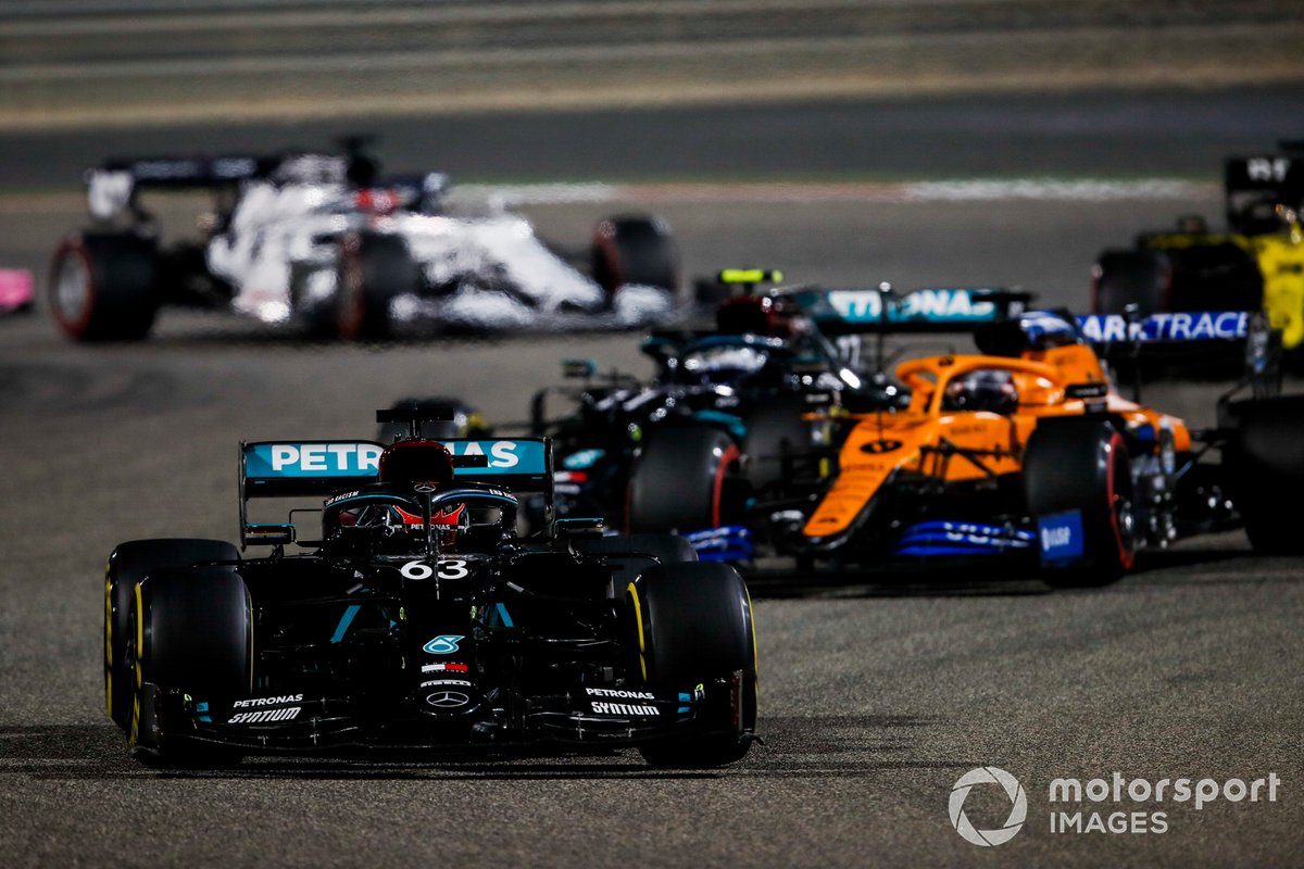 George Russell, Mercedes F1 W11, Carlos Sainz Jr., McLaren MCL35, e Valtteri Bottas, Mercedes F1 W11