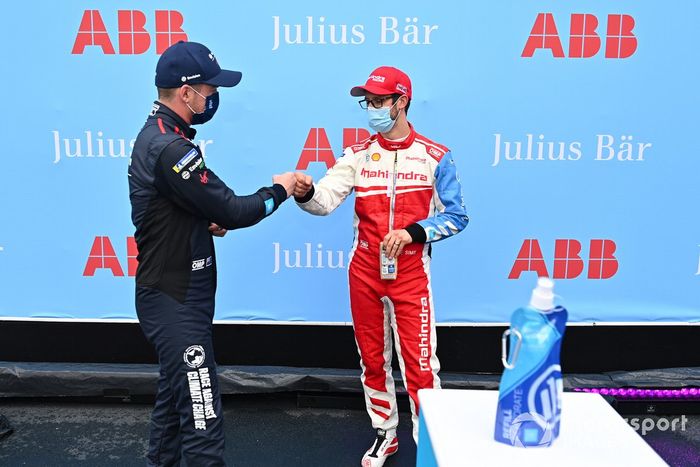 Alexander Sims, Mahindra Racing, congratulates Nick Cassidy, Envision Virgin Racing, on securing pole