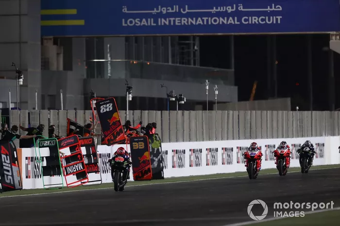 Ganador Fabio Quartararo, Yamaha Factory Racing cruza la meta 