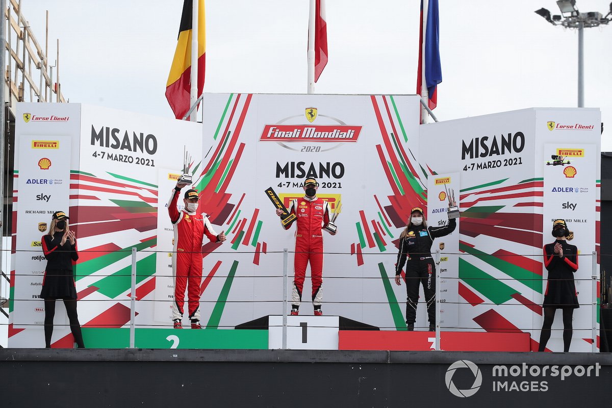 Il podio Trofeo Pirelli Gara2 categoria PRO: al primo posto Thomas Neubauer, Charles Pozzi-Courage, secondo posto John Wartique, Francorchamps Motors Luxembourg, terzo posto Fabienne Wohlwend, Octane 126