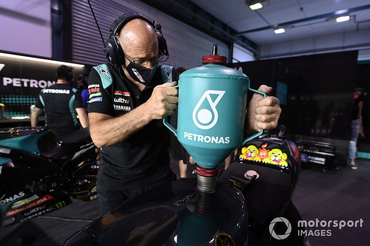 Petronas Yamaha SRT member refuels the bike