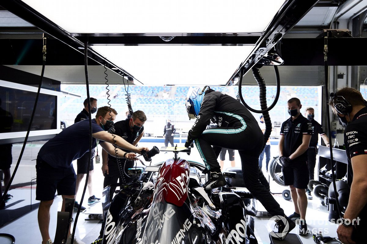 Valtteri Bottas, Mercedes, entra nella sua monoposto