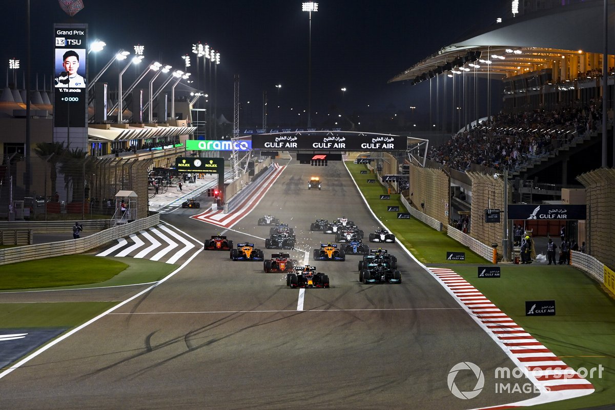 Arrancada Max Verstappen, Red Bull Racing RB16B Lewis Hamilton, Mercedes W12, Valtteri Bottas, Mercedes W12 and Charles Leclerc, Ferrari SF21