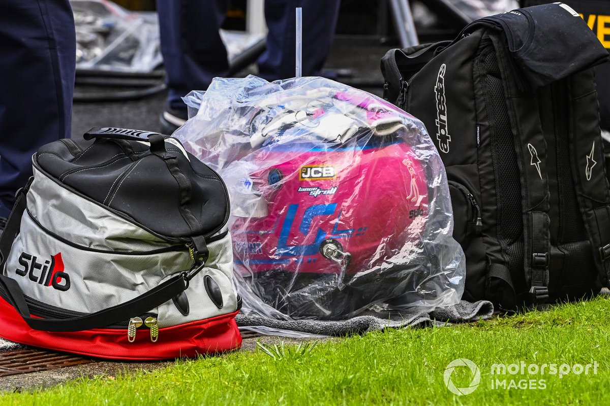 Casco de Lance Stroll, Racing Point, protegido de la lluvia
