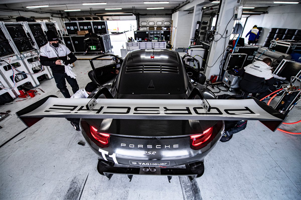 Porsche 911 RSR
