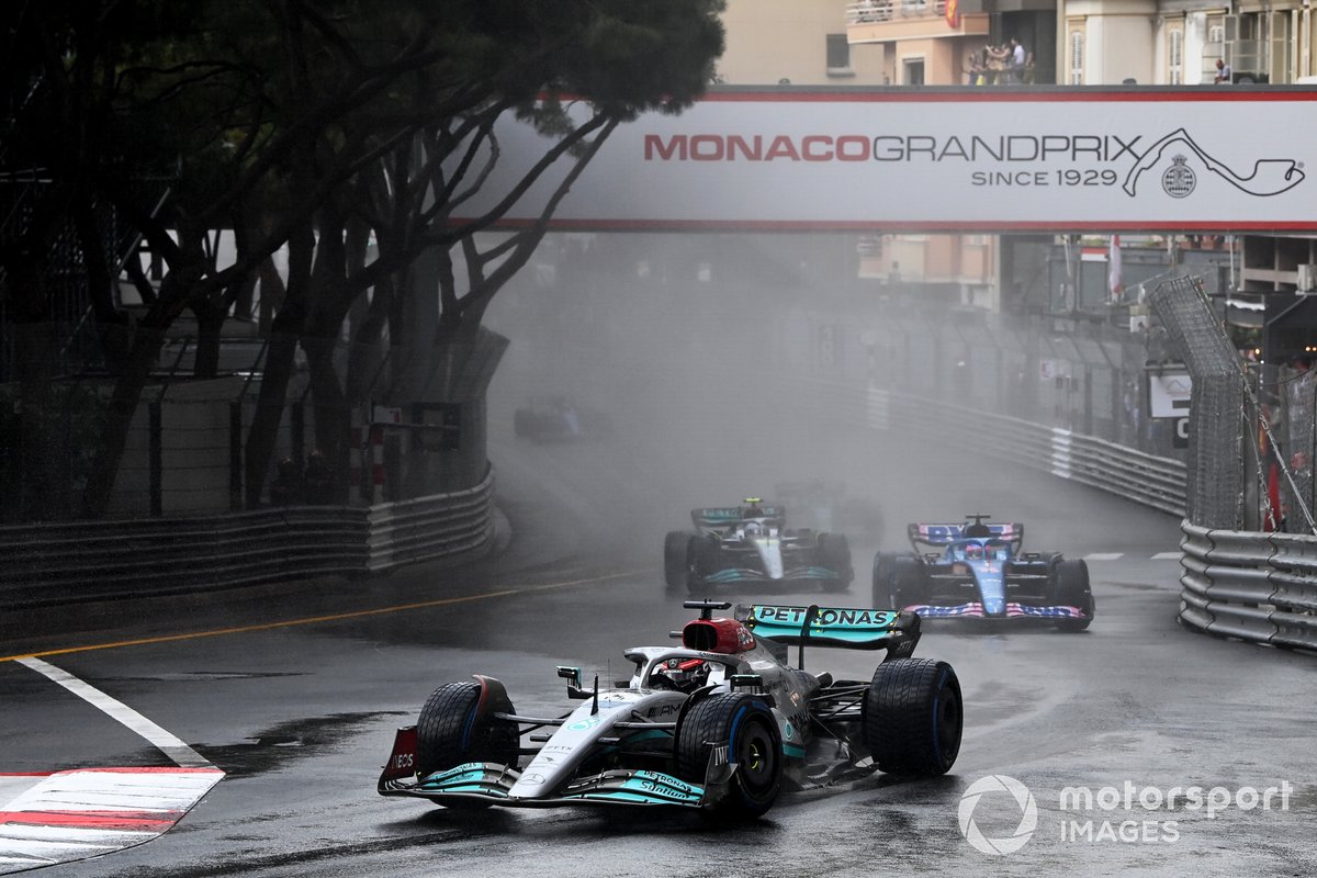 George Russell, Mercedes W13, Fernando Alonso, Alpine A522, Lewis Hamilton, Mercedes W13