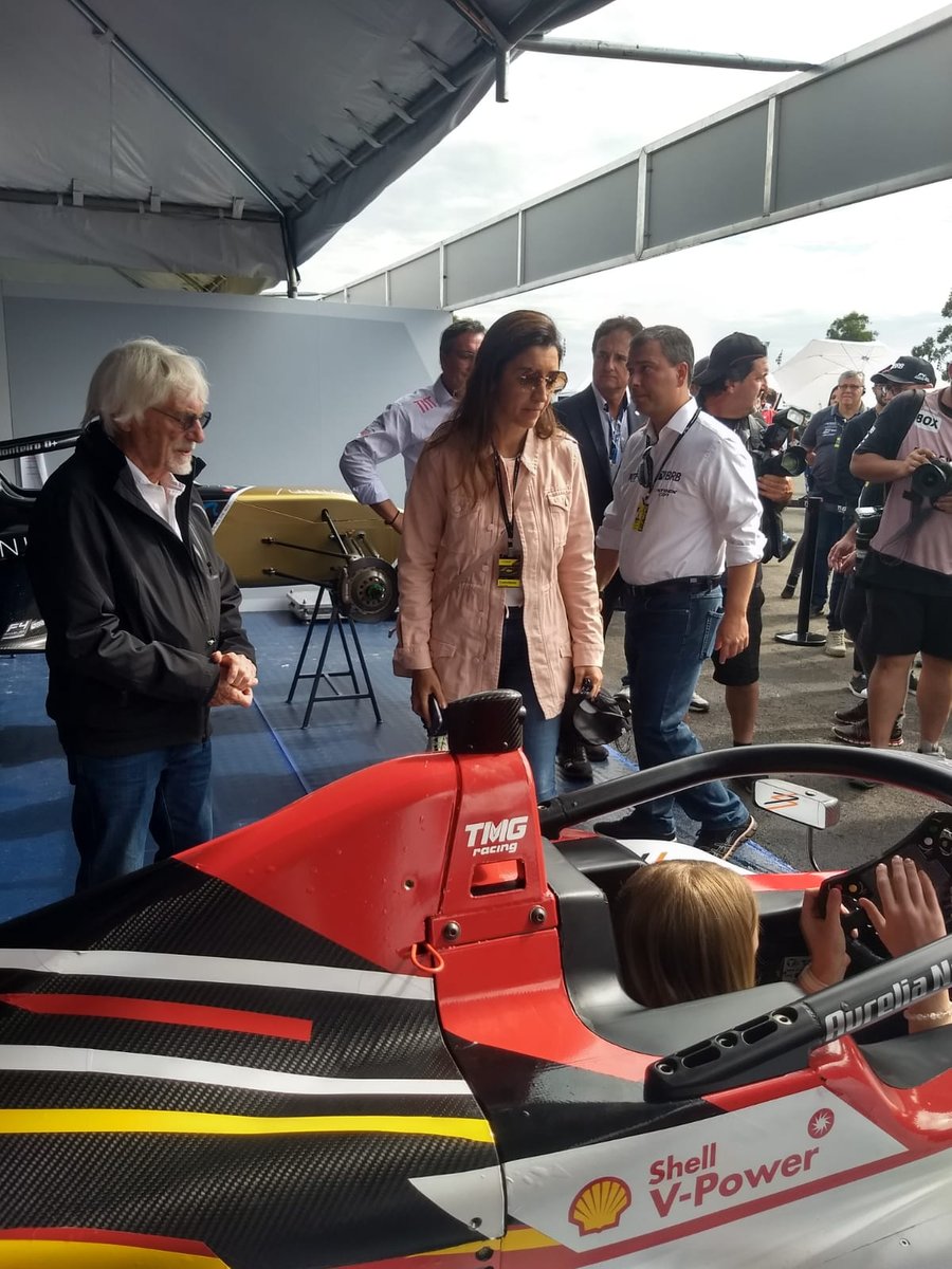 Bernie Ecclestone e Fabiana Ecclestone visitam o paddock da F4 Brasil