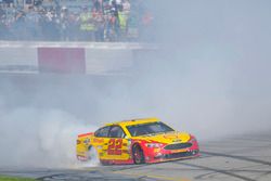 Race winner Joey Logano, Team Penske Ford