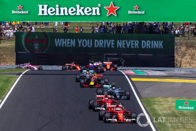 Sebastian Vettel, Ferrari SF70-H leads