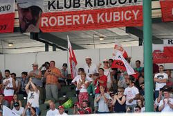 Robert Kubica, Renault Sport F1 Team RS17 fans and banners