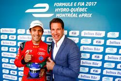 Lucas di Grassi, ABT Schaeffler Audi Sport, receives the Julius Bar Pole Position award