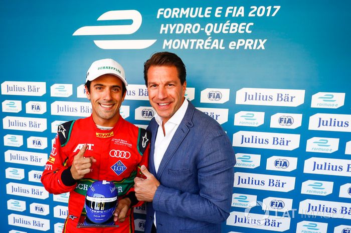 Lucas di Grassi, ABT Schaeffler Audi Sport, recibe el trofeo  Julius Bar Pole Position