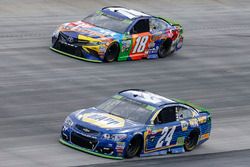 Chase Elliott, Hendrick Motorsports Chevrolet, Kyle Busch, Joe Gibbs Racing Toyota