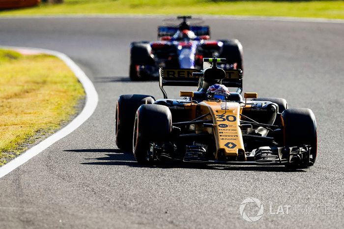 Jolyon Palmer, Renault Sport F1 Team RS17, Pierre Gasly, Scuderia Toro Rosso STR12