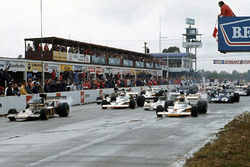 Ronnie Peterson, Lotus 72D Ford és Peter Revson, McLaren M23 Ford