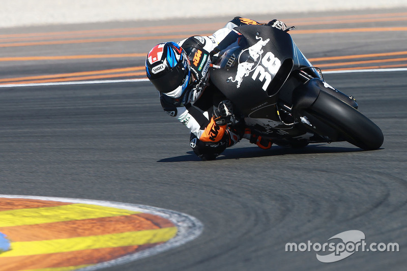 Bradley Smith testa pela KTM Factory Racing