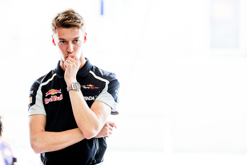 2016 год. В боксах Toro Rosso на пятничных тренировках