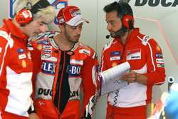 Gigi Dall'Igna, directeur Ducati Corse, Andrea Dovizioso, Ducati Team, et Alberto Giribuola