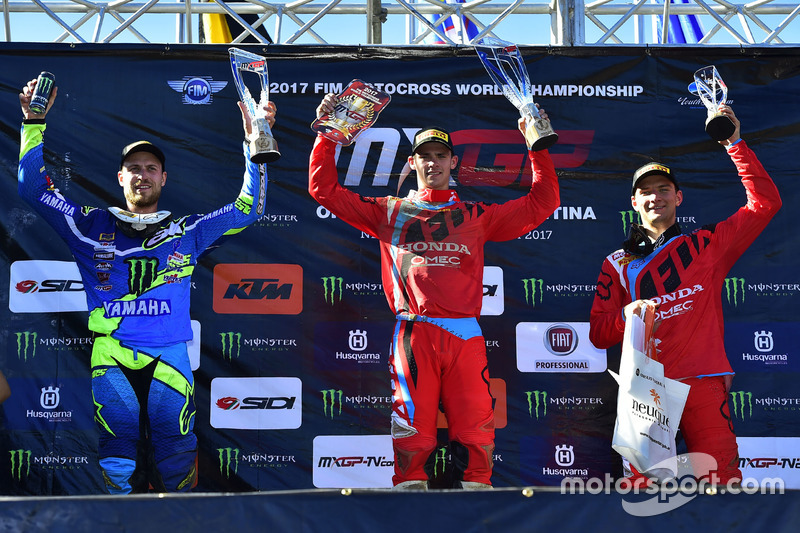 Podio Carrera 2: Jeremy van Horebeek, Yamaha Factory Team; Tim Gajser, Team HRC dan Evgeny Bobryshev, Team HRC