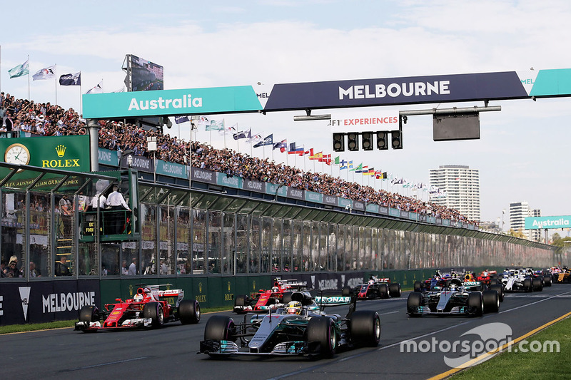 Lewis Hamilton, Mercedes AMG F1 W08 mène au départ de la course